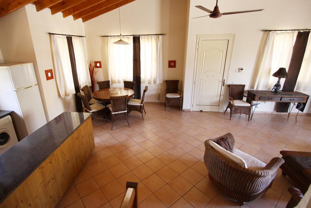 Amoroza Villa Pissouri Værelse billede